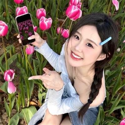 穿一只红鞋的男人